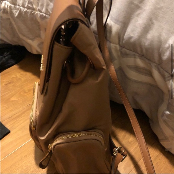 Michael Kors Abbey LG Cargo backpack Tan - Picture 3 of 8